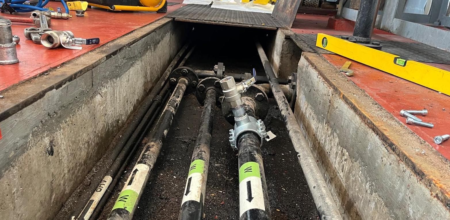 Hot tapping on coolant pipework for Drax Powerstation near Sheffield